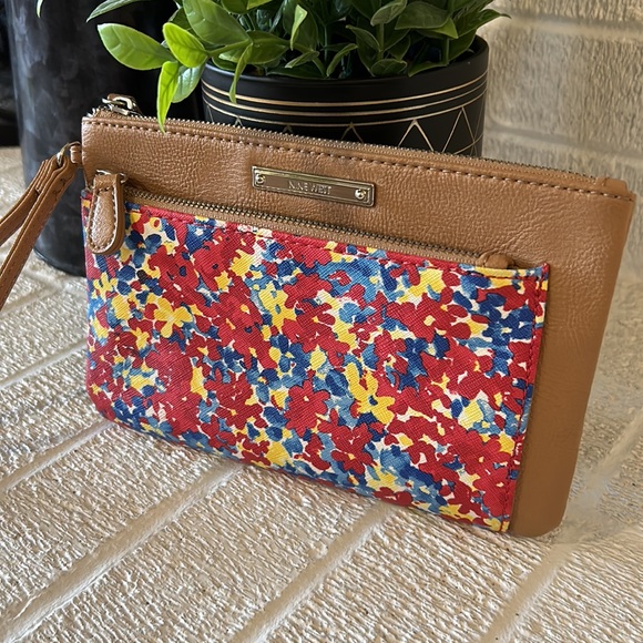 Nine West Wristlet - Picture 15 of 15